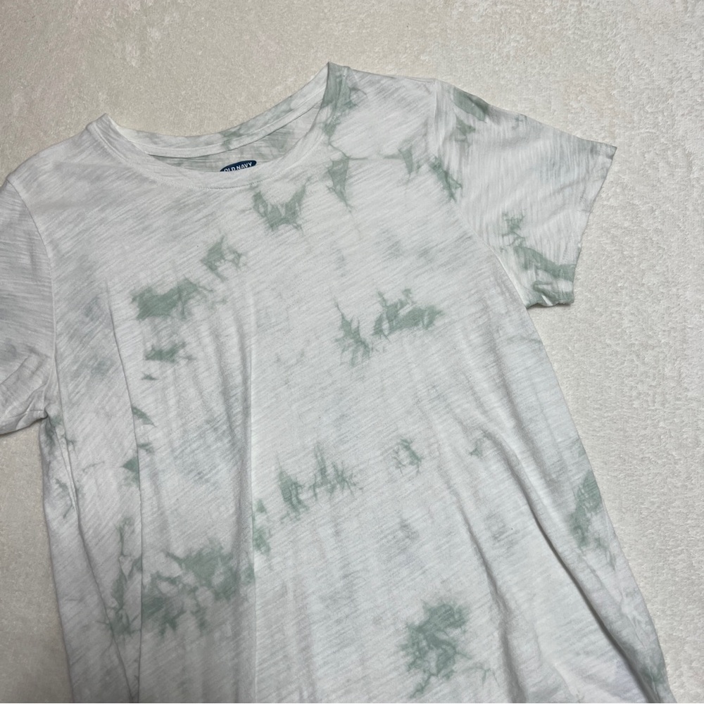 Old Navy Everywear White and Light Green Tiedye Shirt H10